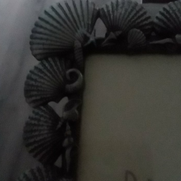 Picture frame silver metallic shells on border - Picture 4 of 4